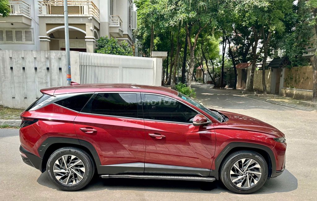 Hyundai Tucson 2023 2.0 ATH Special, красный