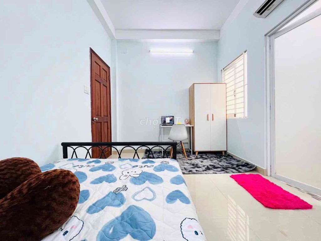 PHÒNG CỬA SỔ TRỜI GẦN ĐH VĂN HIẾN SẴN NỘI THẤT GIÁ RẺ