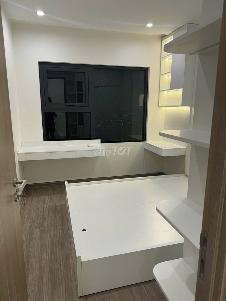 Bán CC Vinhomes  Q9 1 phòng ngủ cộng 43m2 giá 2ty350 full nội thất