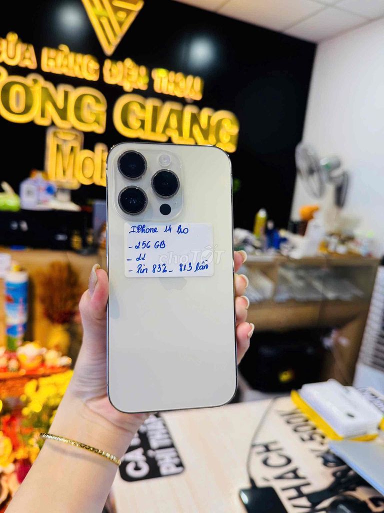 iPhone 14 Pro 256GB Vàng( ll/a) nguyên zin. Mua bán Điện thoại tại Thành phố Bến Tre Bến Tre được đăng bởi HươngGiangmobile hình 1