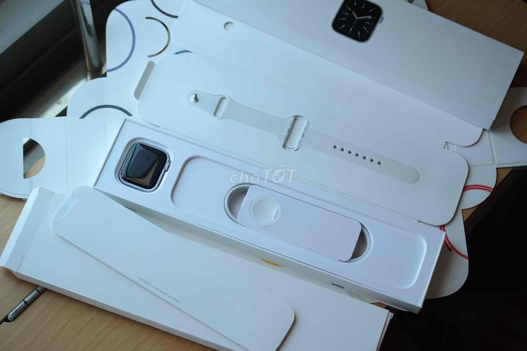 Apple Watch Series 6 Bạc 40mm. Mua bán Thiết bị đeo thông minh tại Quận Thanh Khê Đà Nẵng được đăng bởi Apple Watch Fullbox  hình 1