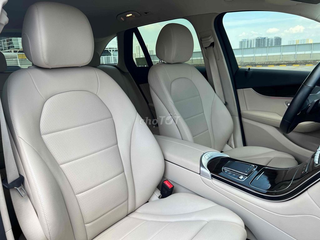 Mercedes GLC200 V1 2022 Lướt 28.000 km. Mua bán Ô tô tại Quận Bình Tân Tp Hồ Chí Minh được đăng bởi Hoàng Thọ hình 14