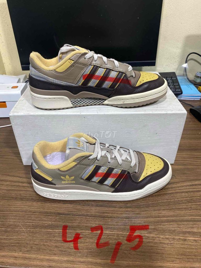 Giày thể thao Adidas Unisex Nâu vàng. Mua bán Giày dép tại Huyện Thạch Thất Hà Nội được đăng bởi Giày Cũ Hiệu hình 1