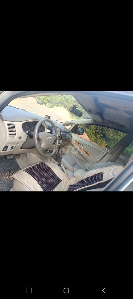Toyota Innova V 2009 Автомат Серебристый
