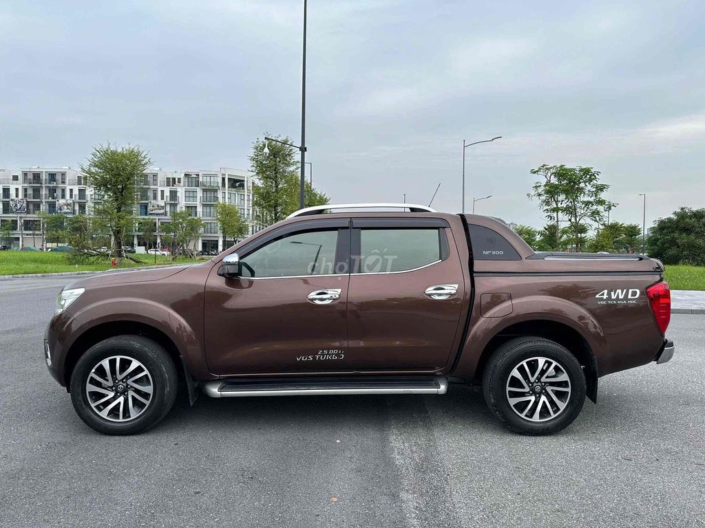 Nissan Navara 2017 NP300 VL 4x4 AT - 83000 km