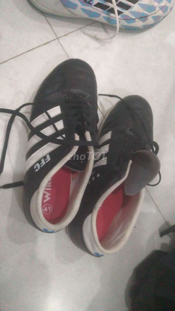 Giày đá bóng Nam Đen size 41. Mua bán Đồ thể thao, Dã ngoại tại Quận Ba Đình Hà Nội được đăng bởi Đức Quý hình 1
