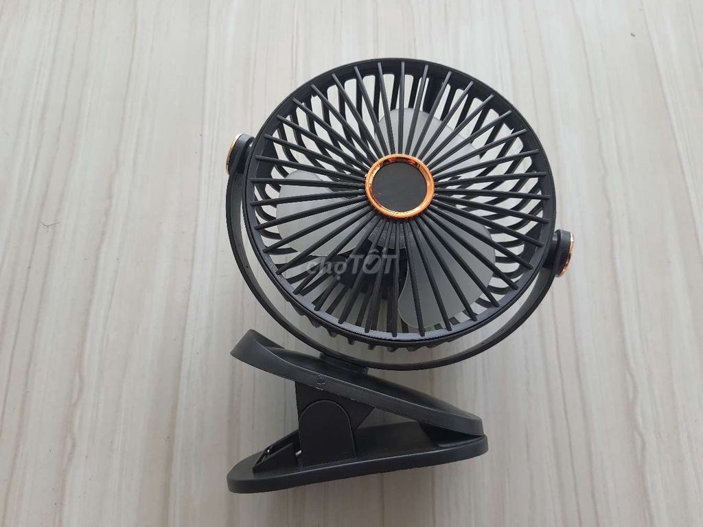 Quạt kẹp bàn Nhựa Đen Nhỏ gọn. Mua bán Quạt tại Quận Bình Thuỷ Cần Thơ được đăng bởi Beo Beo hình 1
