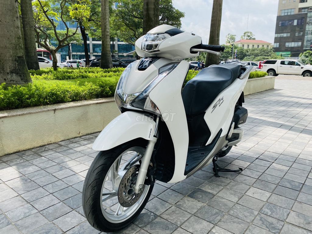 Мотоцикл Honda SH White 125fi. Оригинальный автомобиль