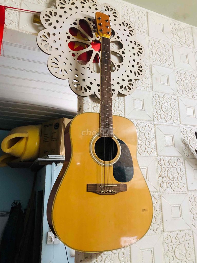 Đàn guitar gỗ cho người mới bắt đầu màu vàng nâu. Mua bán Nhạc cụ tại Quận Tân Bình Tp Hồ Chí Minh được đăng bởi SHOP HÀNG CHẤT LƯỢNG GIÁ TỐT hình 1