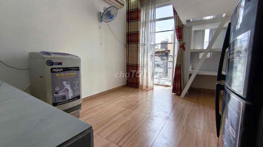 Cho thuê phòng trọ có gác, Ban công siêu thoáng tại Q3 gần câu Công Lý