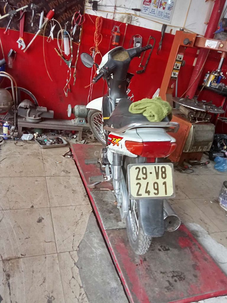 Có con xe liên doanh ngon máy êm ái cần gọi. Mua bán Xe máy tại Quận Đống Đa Hà Nội được đăng bởi Tràn Hiệp hình 3