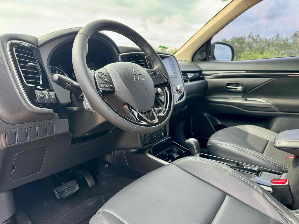 Mitsubishi Outlander 2020 2.0 CVT - 47000 km. Mua bán Ô tô tại Quận Cẩm Lệ Đà Nẵng được đăng bởi nguyễn văn khoa hình 13