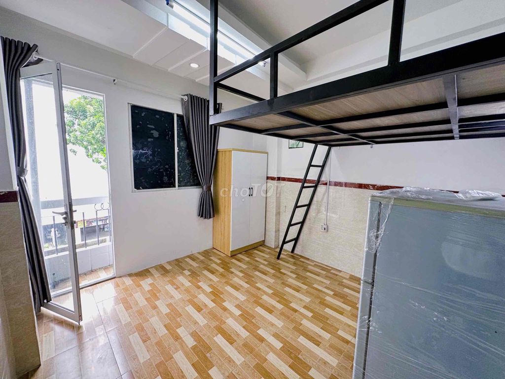 PHÒNG TRỌ SINH VIÊN BAN CÔNG GIÁ MỀM - THANG MÁY CÁCH Y DƯỢC, UEH 1km