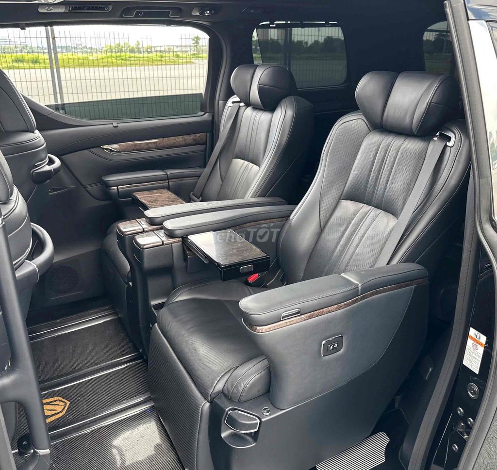 Toyota Alphard 3.5V6 sx 2018 màu đen. Mua bán Ô tô tại Quận Cầu Giấy Hà Nội được đăng bởi Cao Quý hình 16