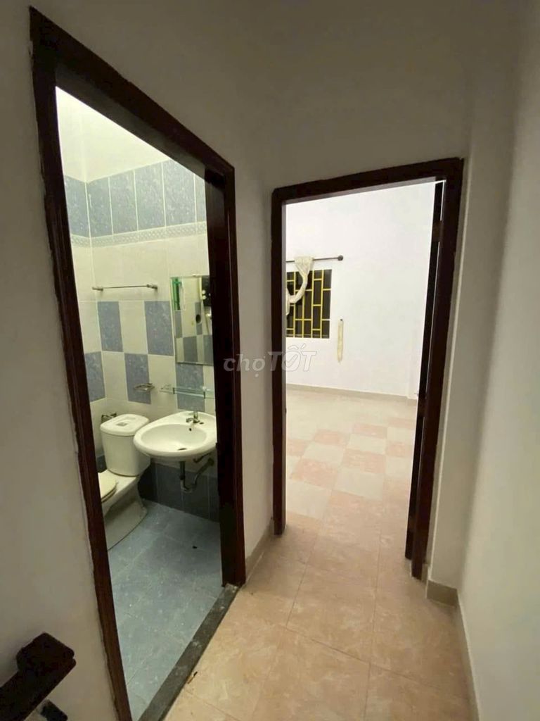 CHO THUÊ NHÀ 2PN 2WC HẺM LÊ ĐỨC THỌ P16 GIÁ 8 TRIỆU TL