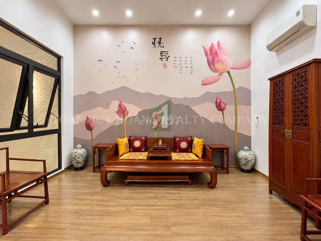 Family house facing a park with a Hàn river rooftop — photo 11