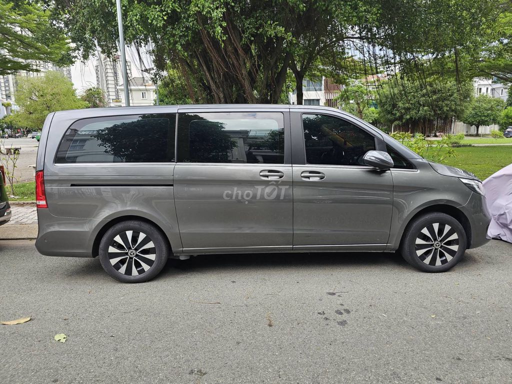 Mercedes Benz V Class 2020 V250 AMG - 80000 km. Mua bán Ô tô tại Quận 7 Tp Hồ Chí Minh được đăng bởi Bảo Trần hình 7