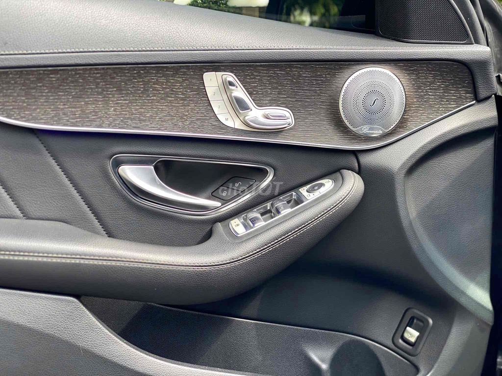 Mercedes-Benz C300 AMG 2019 Model 2020 Đen. Mua bán Ô tô tại Quận 7 Tp Hồ Chí Minh được đăng bởi Hoàng Anh Tuấn hình 8
