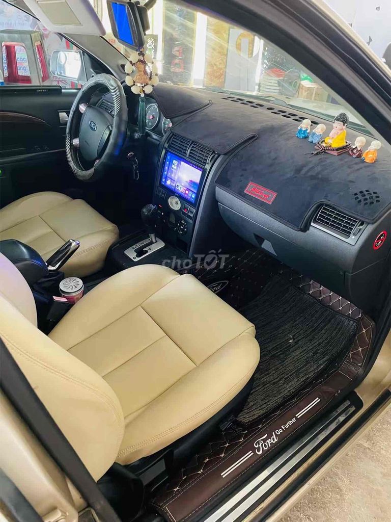 Ford Mondeo 5-местный бронзовый желтый
