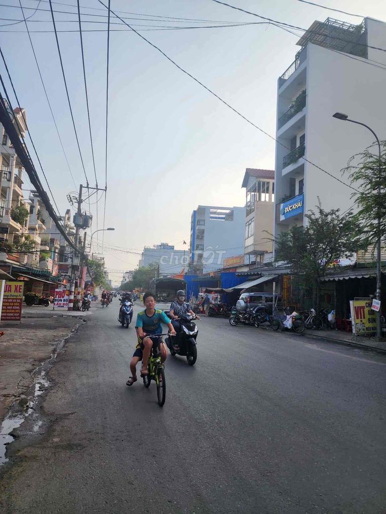 NGUYỄN VĂN QUÁ , DT 4x20 , XE HƠI ĐỖ CỬA , TIỆN XÂY MỚI ,NHỈNH 4 TỶ