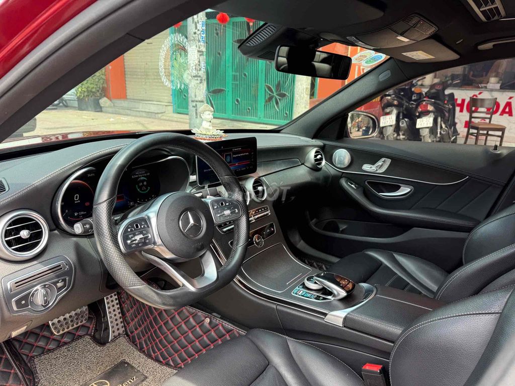 Mercedes Benz C Class 2020 C300 AMG - 30000 km