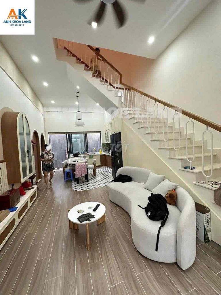 Nhà đẹp lung linh gần 100m2 ngang 7.7m Đ.Cây Keo tặng nội thất xịn sò. Mua bán nhà ở tại Thành phố Thủ Đức Tp Hồ Chí Minh được đăng bởi Tuyền Nguyễn hình 2