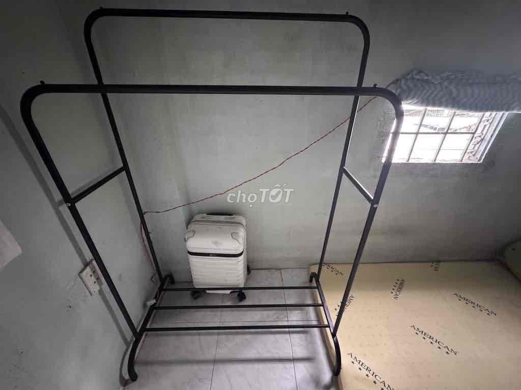 Giá treo quần áo kim loại Đen. Mua bán Nội thất, đồ gia dụng khác tại Huyện Long Thành Đồng Nai được đăng bởi Hải đăng hình 1
