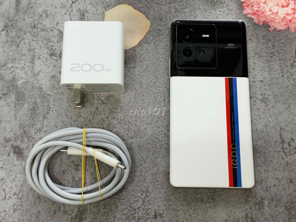 iQOO 10 Pro sạc 200w đầy pin sau 9 Phút sạc.