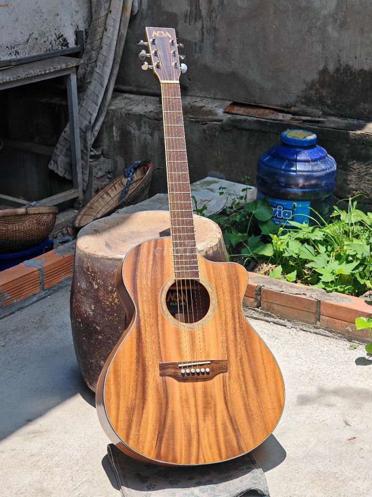 Đàn guitar Việt gỗ thịt. Mua bán Nhạc cụ tại Thành phố Vĩnh Long Vĩnh Long được đăng bởi Trung Kiên hình 1