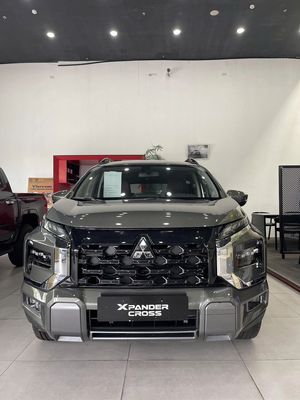 Mitsubishi Cross xả kho, lăn bánh rẻ hơn niêm iết