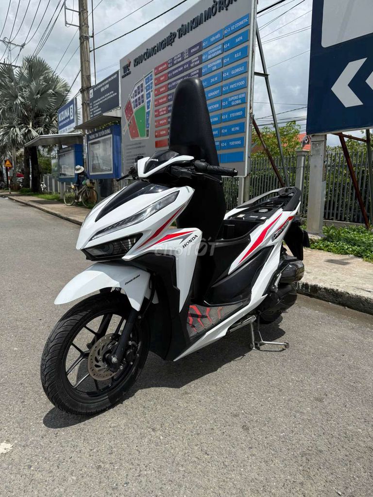Хонда Варио 125 куб. см 2018, белая, 42 000 км