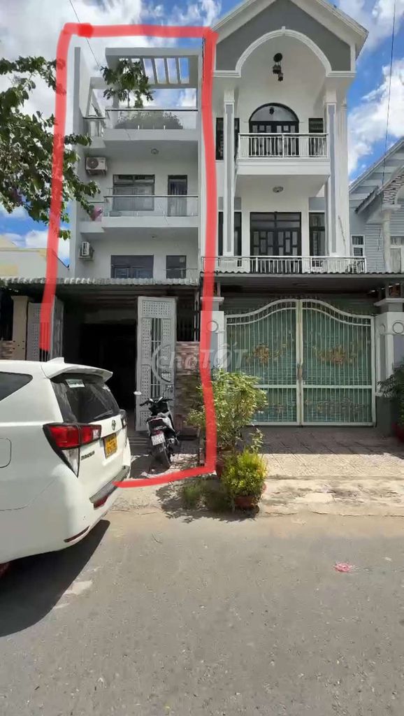 KẸT TIỀN BÁN GẤP NHÀ 3 LẦU 