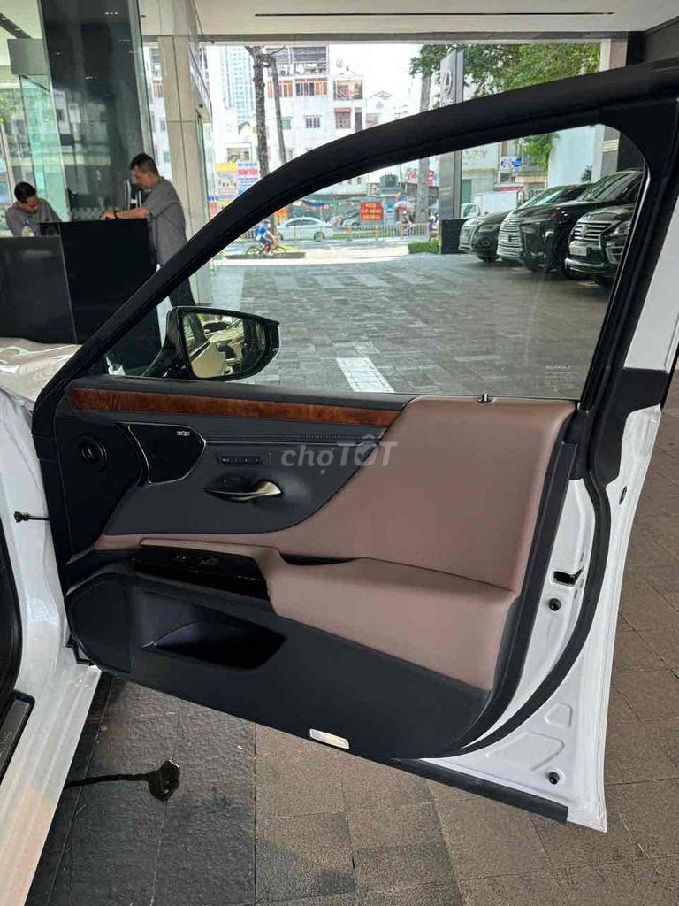 Lexus ES300h-2023-Trắng-Odo: 2.900km. Mua bán Ô tô tại Quận 1 Tp Hồ Chí Minh được đăng bởi Hoang Nam hình 7