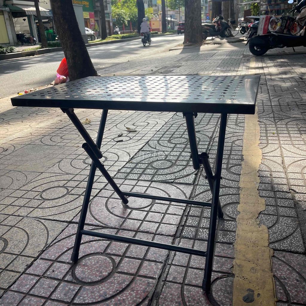 Bàn cà phê Kim loại Đen đã qua sử dụng. Mua bán Bàn ghế tại Quận 5 Tp Hồ Chí Minh được đăng bởi Huỳnh khanh hình 1