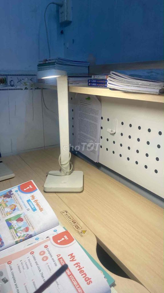 Đèn bàn cảm ứng màu Trắng. Mua bán Đèn tại Quận 3 Tp Hồ Chí Minh được đăng bởi anh tuấn  hình 1
