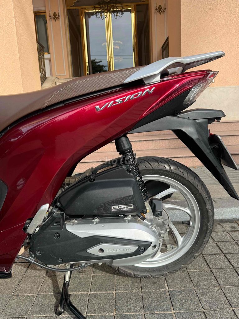 Хонда Вижн 2023 8000 км красная