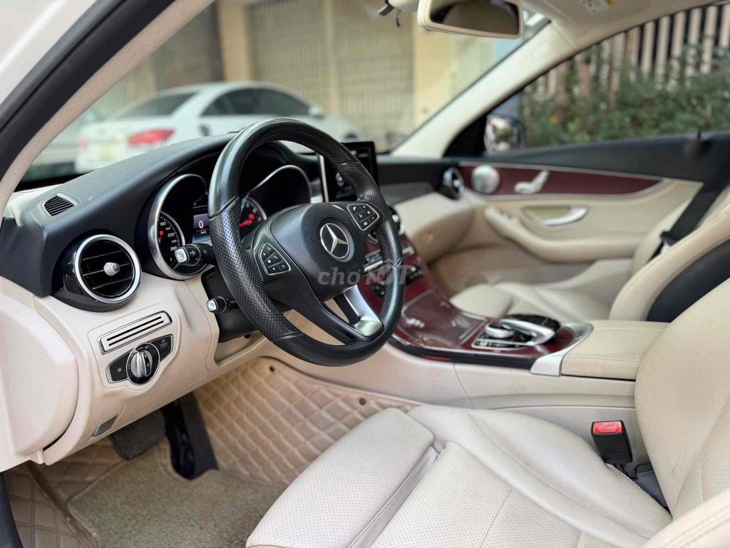 Mercedes-Benz C-Class Trắng Kem - Bản Full. Mua bán Ô tô tại Thành phố Buôn Ma Thuột Đắk Lắk được đăng bởi Hoàng Quang hình 2
