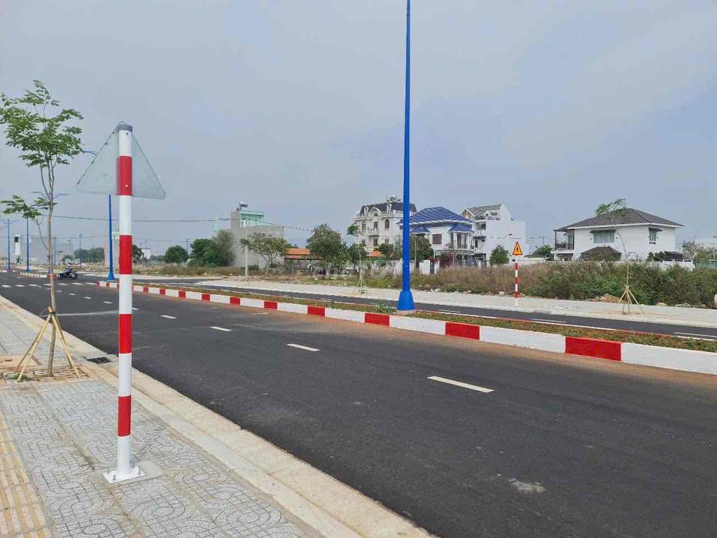 Bán Đất mặt tiền 26m Lan Anh 1