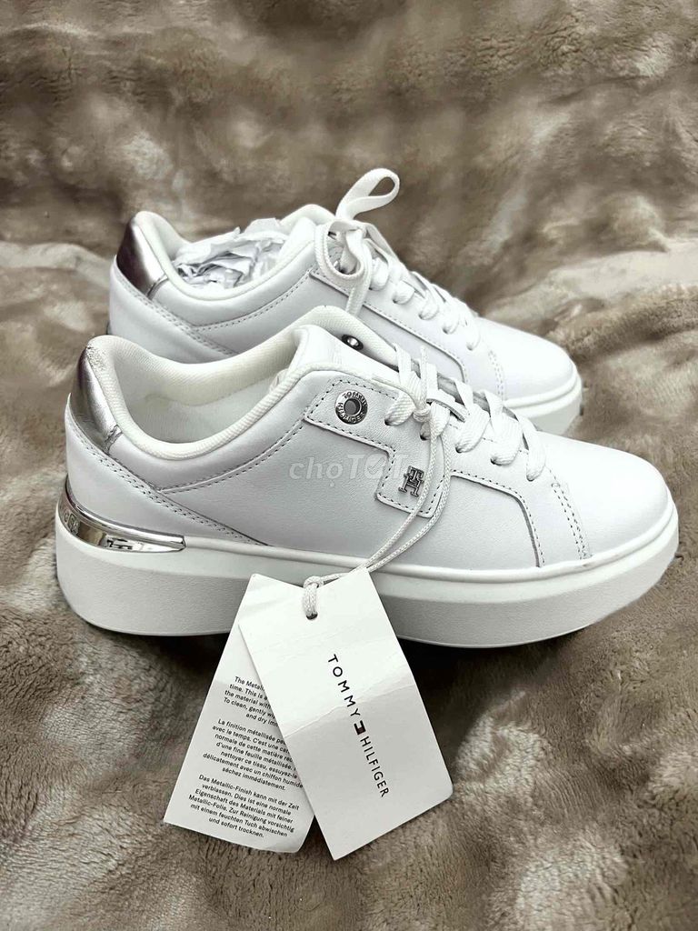 Giày thể thao Tommy Hilfiger Nữ Trắng Da 37. Mua bán Giày dép tại Quận Tân Phú Tp Hồ Chí Minh được đăng bởi Hương hình 1