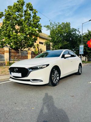 Mazda 3 Luxury 2023 Trắng 19.000km