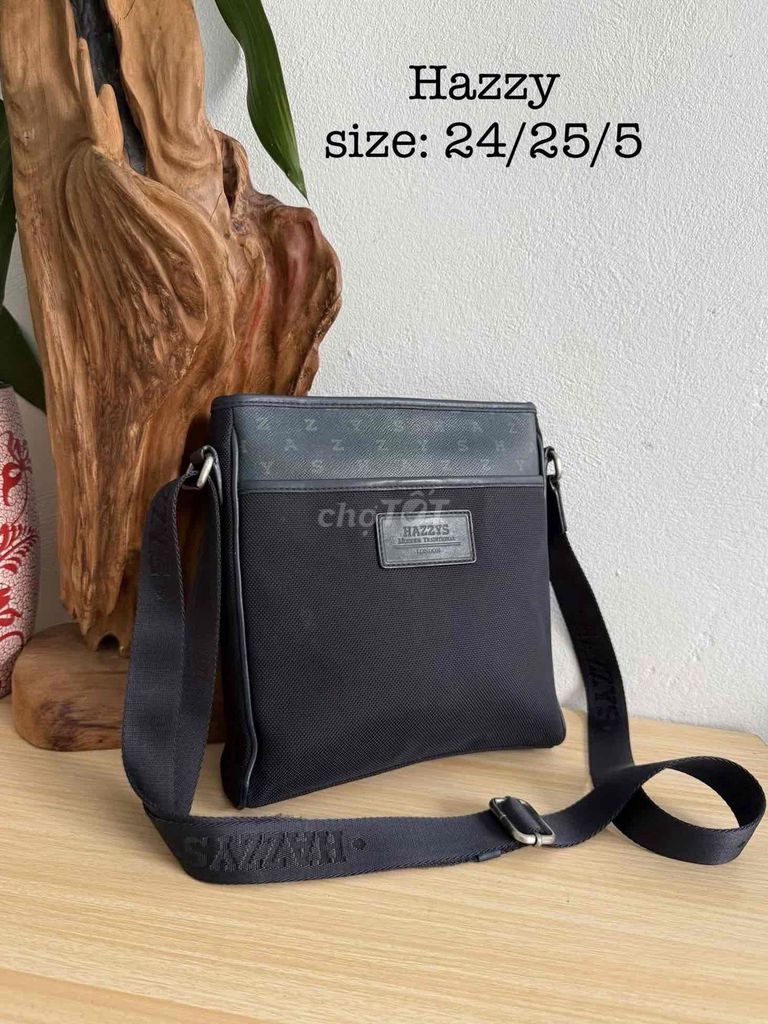 Túi đeo chéo Hazzys size 24x25x5. Mua bán Túi xách tại Huyện Tân Phú Đồng Nai được đăng bởi Wang Andy hình 1