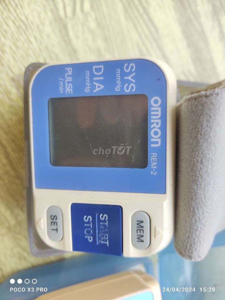 Máy đo huyết áp mini dùng pin tiểu AA