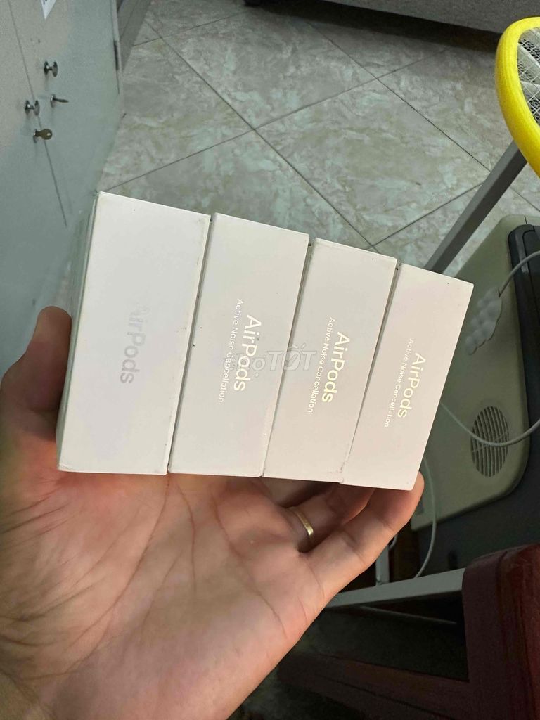 thanh lý airpod 4 newseal chỉ từ hơn 2 củ. Mua bán Tivi, Âm thanh tại Quận Cầu Giấy Hà Nội được đăng bởi Minh Khuê hình 1