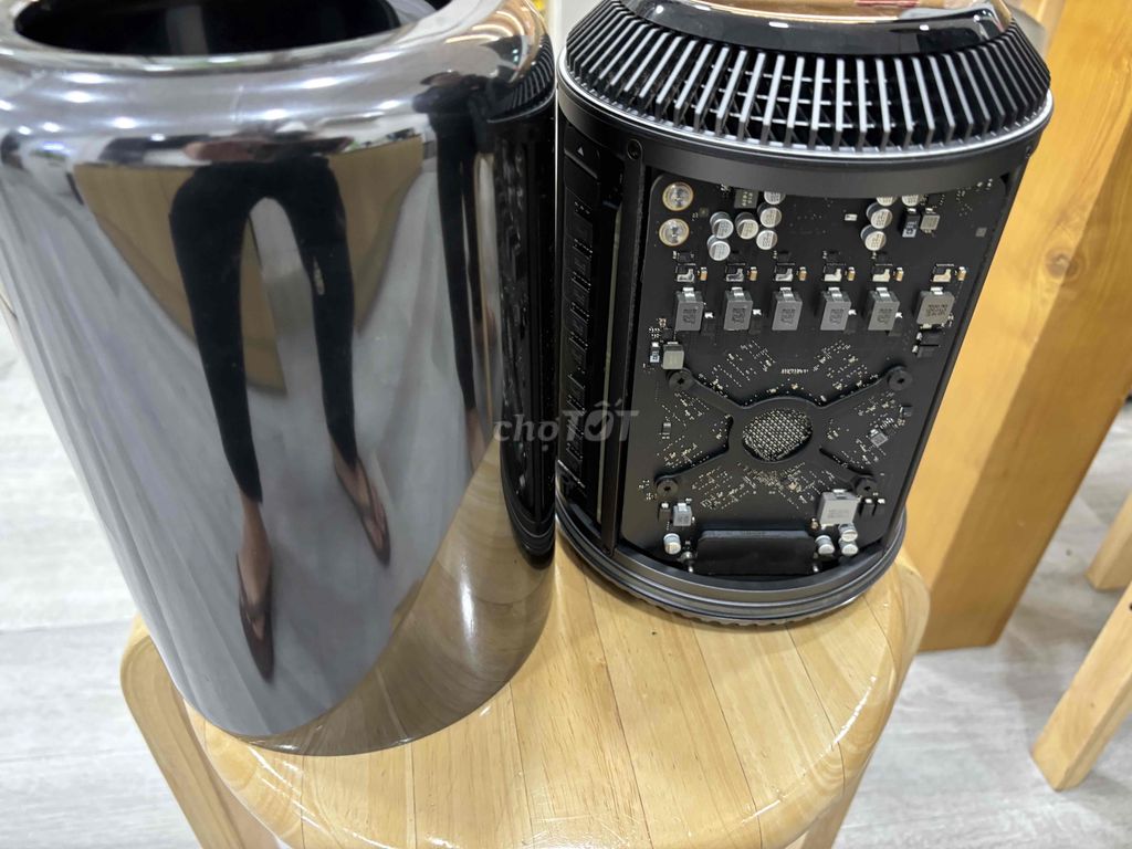 Mac Pro ( thùng rác) khủng long