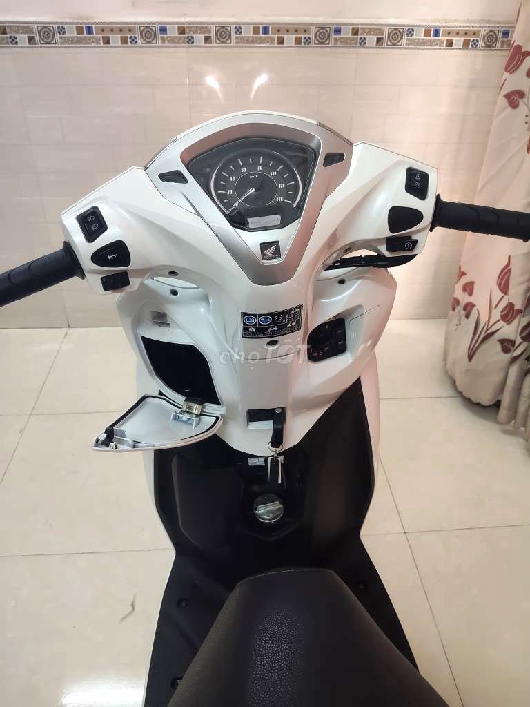 LEAD 4val chínhchủ 2024 đi đúng 2600km mới 99,9%. Mua bán Xe máy tại Quận Gò Vấp Tp Hồ Chí Minh được đăng bởi Mr Lam hình 10