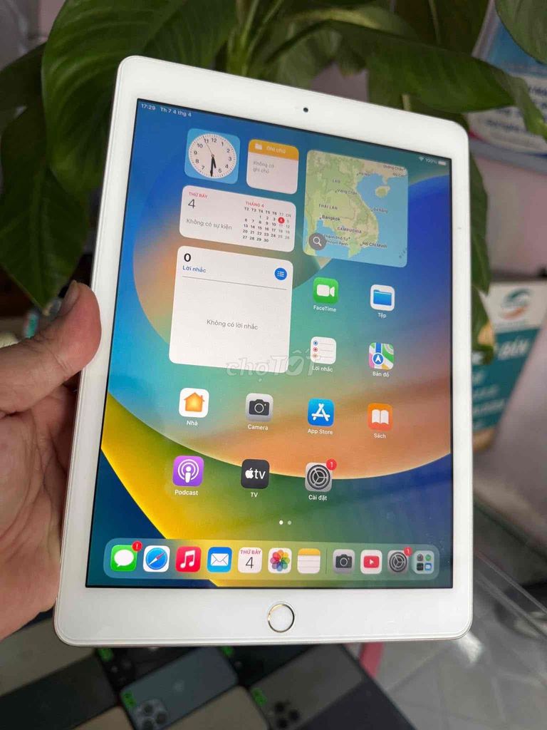 Apple iPad Gen 5 9.7 inch 32GB. Mua bán Máy tính bảng tại Thành phố Mỹ Tho Tiền Giang được đăng bởi Sanh Phone hình 1