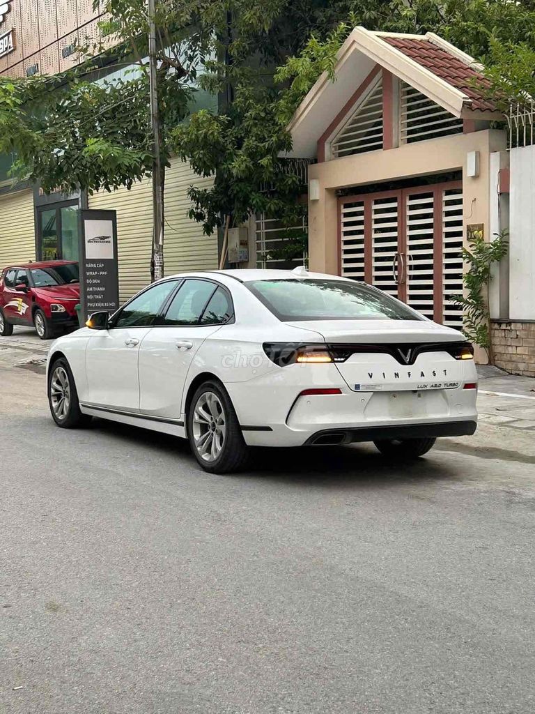 VinFast Lux A Base 2.0 AT Turbo sản xuất 2022