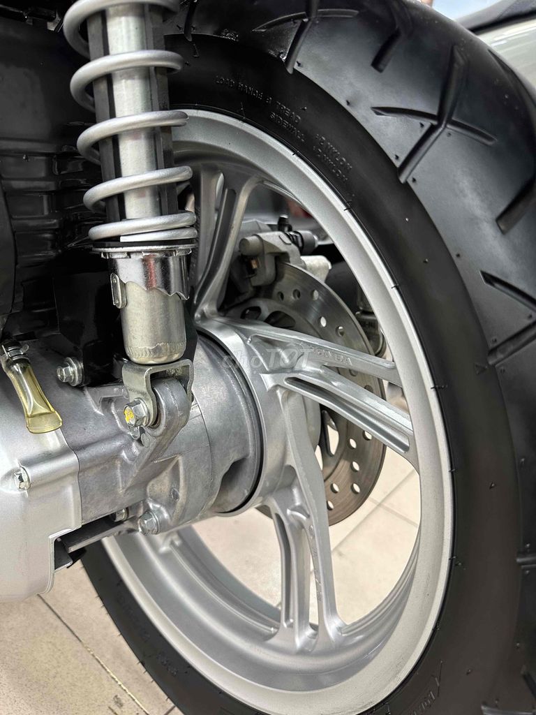 SH 125cc thắng ABS mua 2024 chạy 5 ngàn km mới 99%. Mua bán Xe máy tại Quận 8 Tp Hồ Chí Minh được đăng bởi A. Hải hình 6