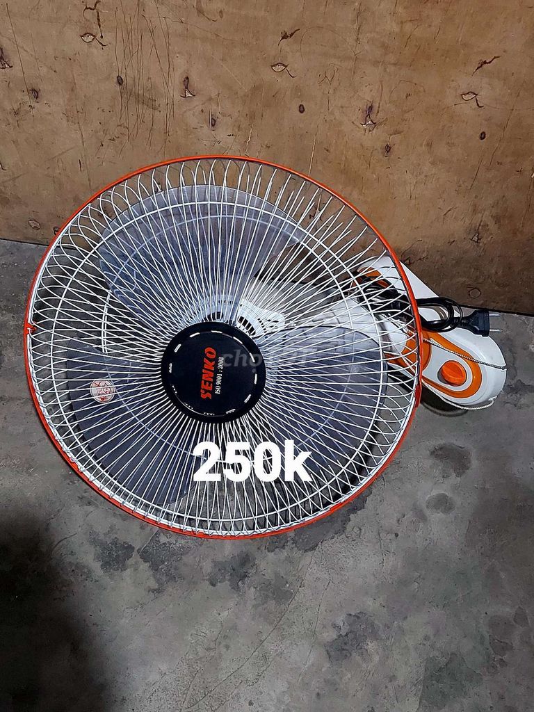Quạt điện Senko Trắng cam hoạt động êm ái. Mua bán Quạt tại Quận Cẩm Lệ Đà Nẵng được đăng bởi Lê hiền hình 1