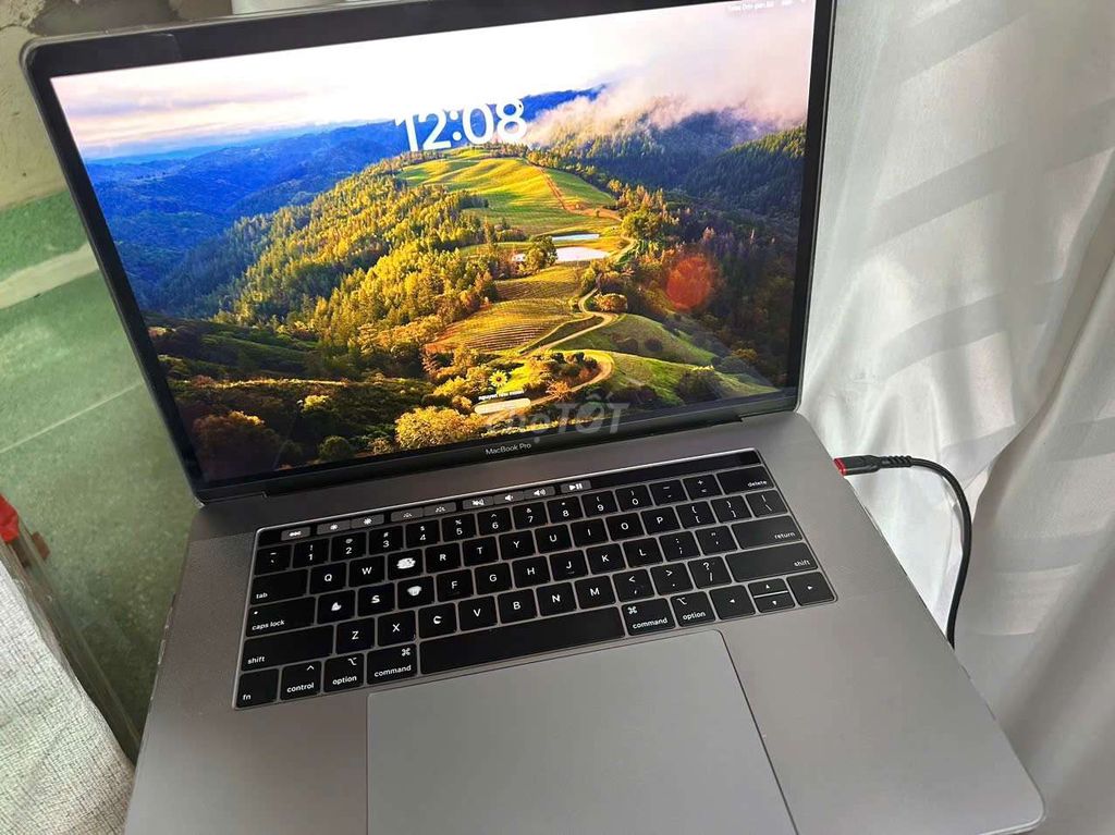 Macbook pro 2018,i9,gram16,512GB,15 inch